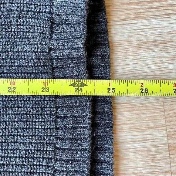 American Eagle Grey V-Neck Sweater - Size: XS - Picture 9 of 12